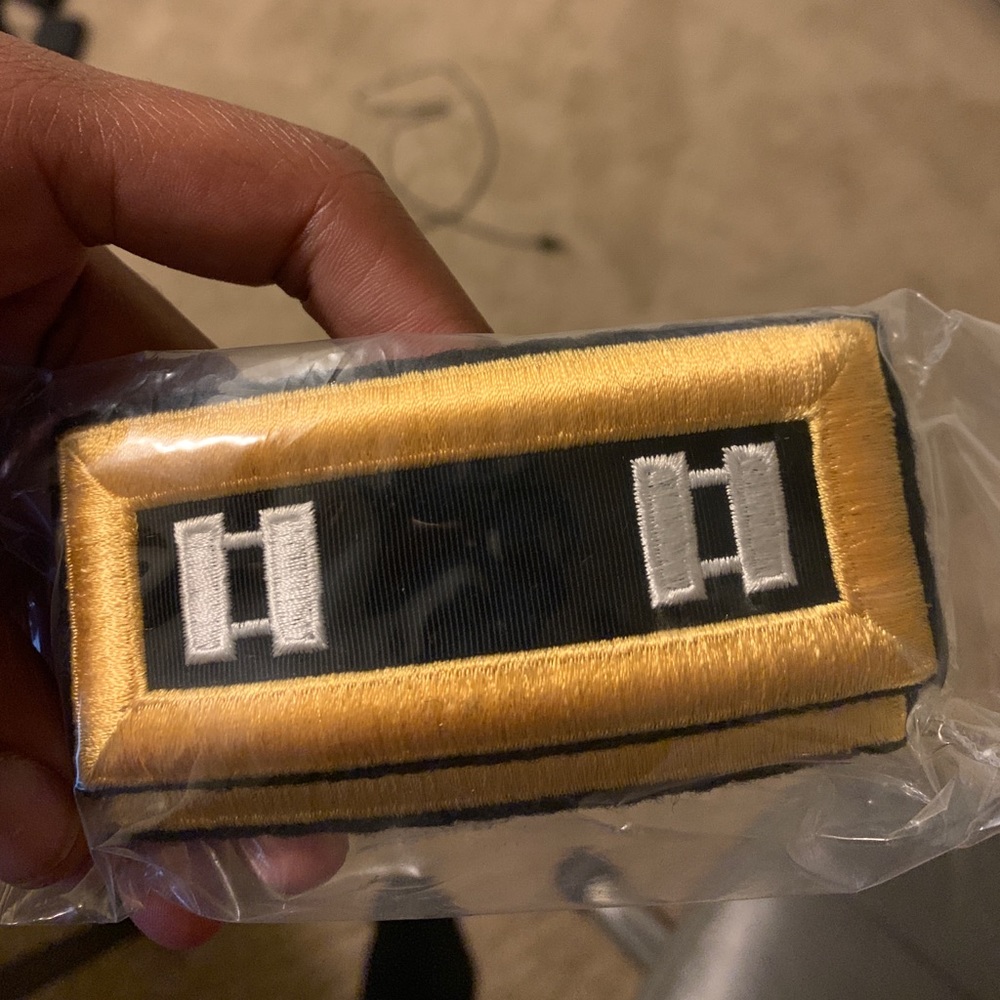 Chaplain/Acquisition Corps CPT. Army male ranks.